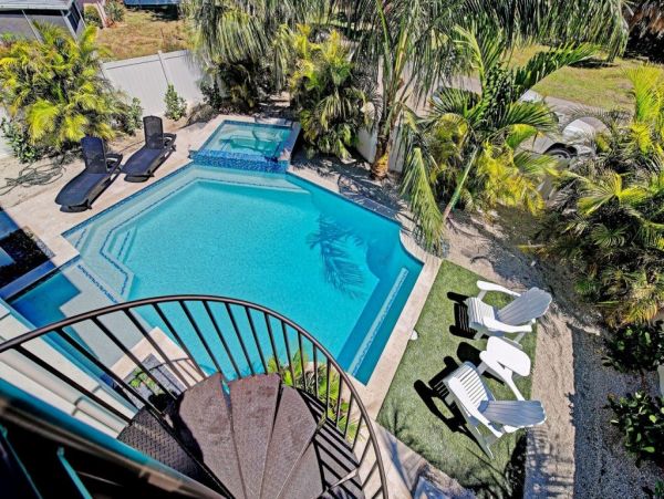 Luxury Five Bedroom Anna Maria Island Rental - Sleeps 12