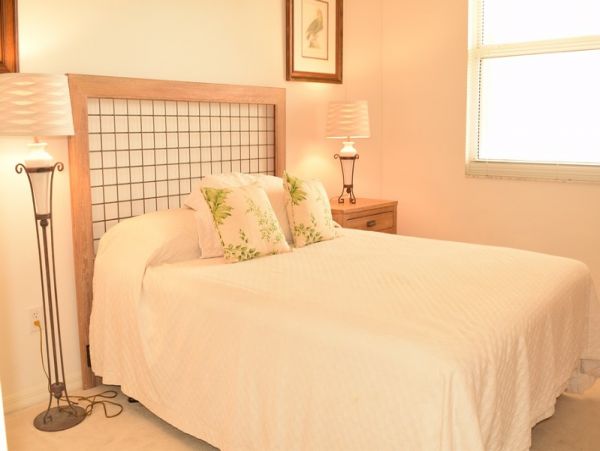 Naples 3 Bedroom Vacation Condo Sleeps 6 - Gated Entrance