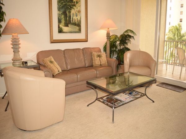 Naples 3 Bedroom Vacation Condo Sleeps 6 - Gated Entrance