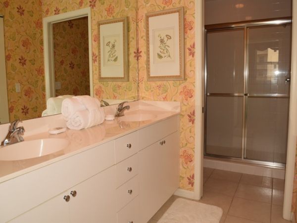 Naples 3 Bedroom Vacation Condo Sleeps 6 - Gated Entrance