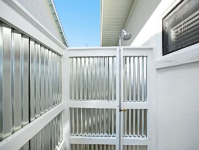 Gulf Front Beach Cottage with Four Bedrooms and Sleeps 10