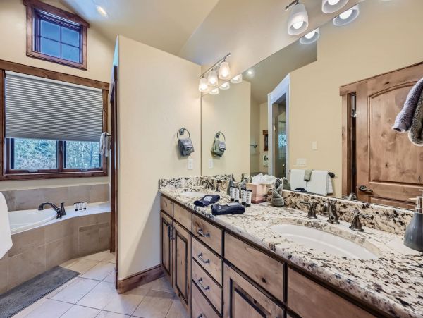 Breckenridge Luxury Five Bedroom Mountain Home