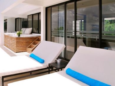 Villa on the Ocean with Six Bedrooms Call Today!