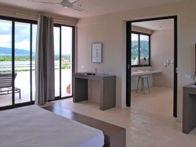 Villa on the Ocean with Six Bedrooms Call Today!