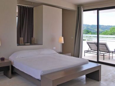 Villa on the Ocean with Six Bedrooms Call Today!
