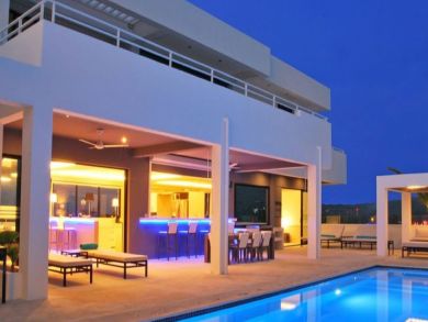 Villa on the Ocean with Six Bedrooms Call Today!