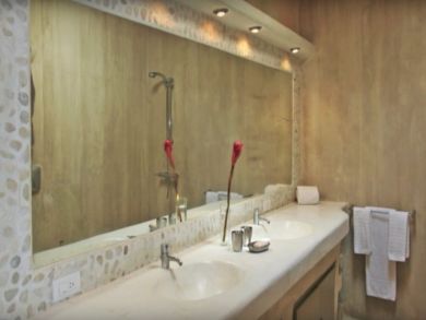 This Spectacular Villa has Eight Bedrooms Open Villa Views