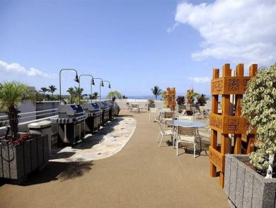 Table & Chairs by Grill Ara