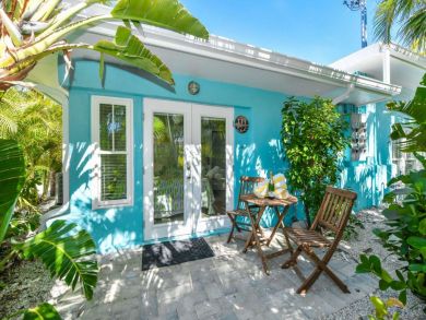 Charming Vacation Rental on Siesta Key. Call Today