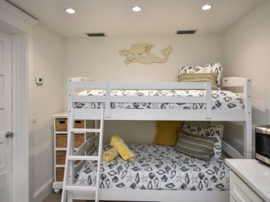 Charming Vacation Rental on Siesta Key. Call Today