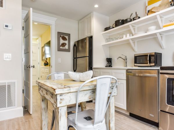 Siesta Key Walk to Beach One Bedroom Vacation Condo
