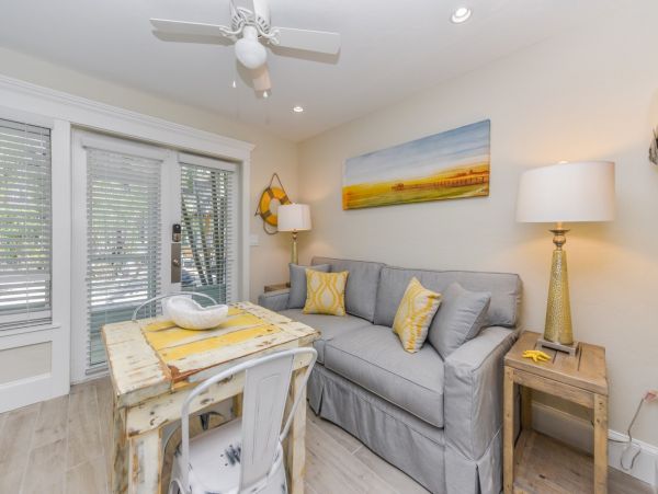 Siesta Key Walk to Beach One Bedroom Vacation Condo