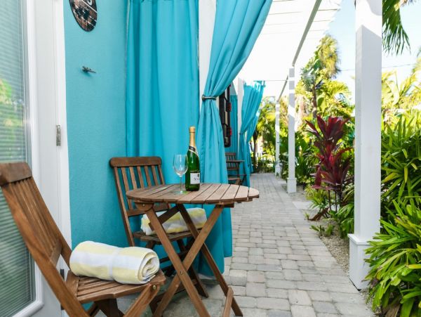 Siesta Key Walk to Beach One Bedroom Vacation Condo