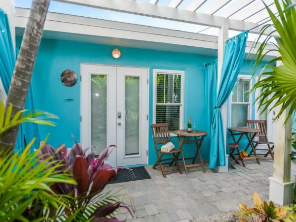 Siesta Key Walk to Beach One Bedroom Vacation Condo