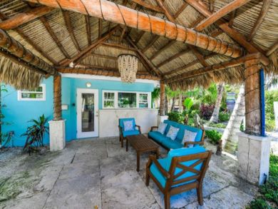 Siesta Key Vacation Suite Sleeps 4 - Short Walk to Beach