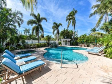 Siesta Key Vacation Suite Sleeps 4 - Short Walk to Beach