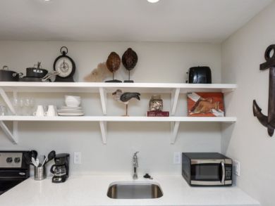 Siesta Key Vacation Suite Sleeps 4 - Short Walk to Beach