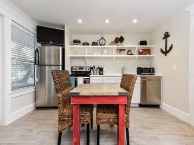 Siesta Key Vacation Suite Sleeps 4 - Short Walk to Beach