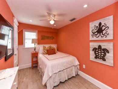 Siesta Key Vacation Suite Sleeps 4 - Short Walk to Beach