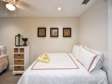 Charming Vacation Rental on Siesta Key. Call Today