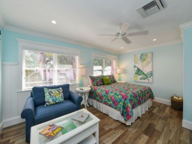Charming Vacation Rental on Siesta Key. Call Today