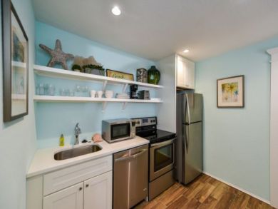 Charming Vacation Rental on Siesta Key. Call Today