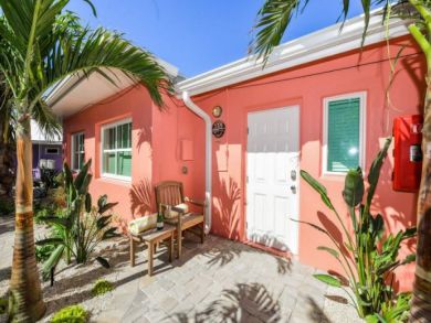 Charming Vacation Rental on Siesta Key. Call Today