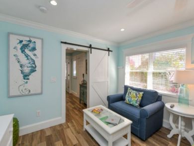 Charming Vacation Rental on Siesta Key. Call Today