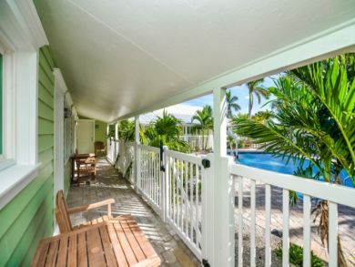 One Bedroom Vacation Condo Walk to Beach in Siesta Key
