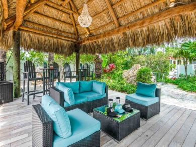 One Bedroom Vacation Condo Walk to Beach in Siesta Key
