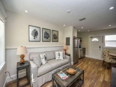 One Bedroom Vacation Condo Walk to Beach in Siesta Key