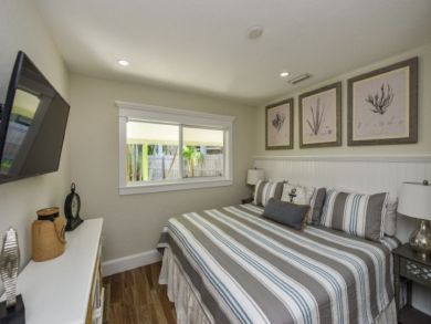 One Bedroom Vacation Condo Walk to Beach in Siesta Key