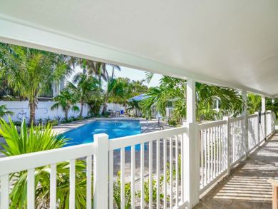 Charming Vacation Rental on Siesta Key. Call Today