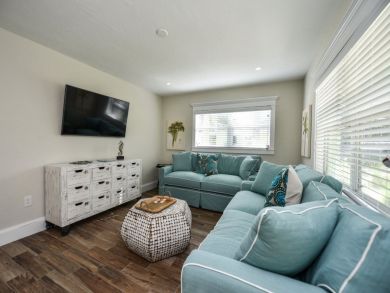 Charming Vacation Rental on Siesta Key. Call Today