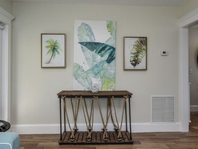 Charming Vacation Rental on Siesta Key. Call Today