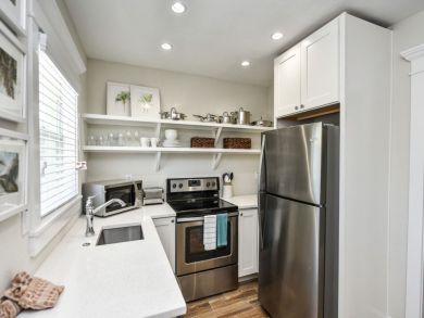 Charming Vacation Rental on Siesta Key. Call Today