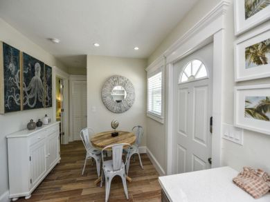 Charming Vacation Rental on Siesta Key. Call Today