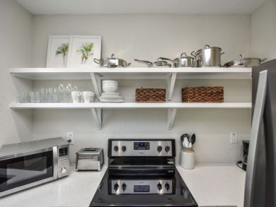 Charming Vacation Rental on Siesta Key. Call Today