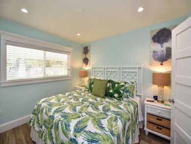 Charming Vacation Rental on Siesta Key. Call Today