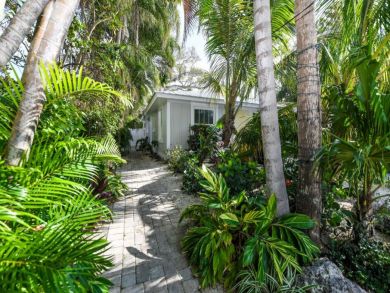 Beautiful Vacation Rental on Siesta Key. Call Today
