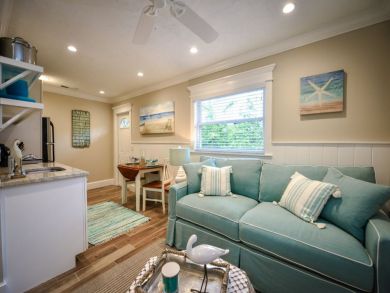 Beautiful Vacation Rental on Siesta Key. Call Today