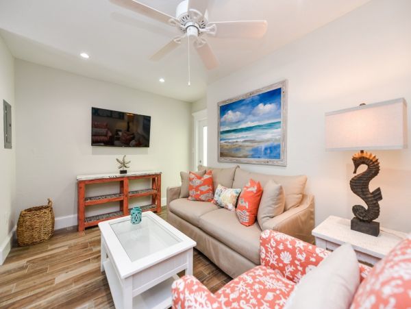 Lovely One Bdm Unit One Block to the Beach in Siesta Key
