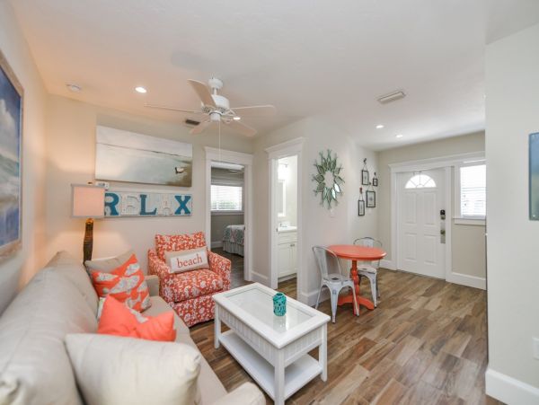 Lovely One Bdm Unit One Block to the Beach in Siesta Key