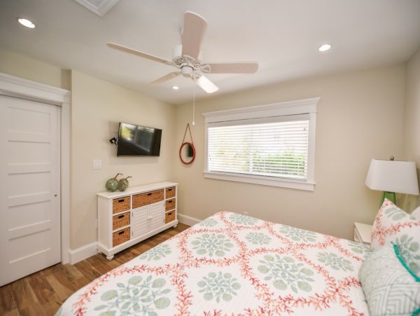 Lovely One Bdm Unit One Block to the Beach in Siesta Key