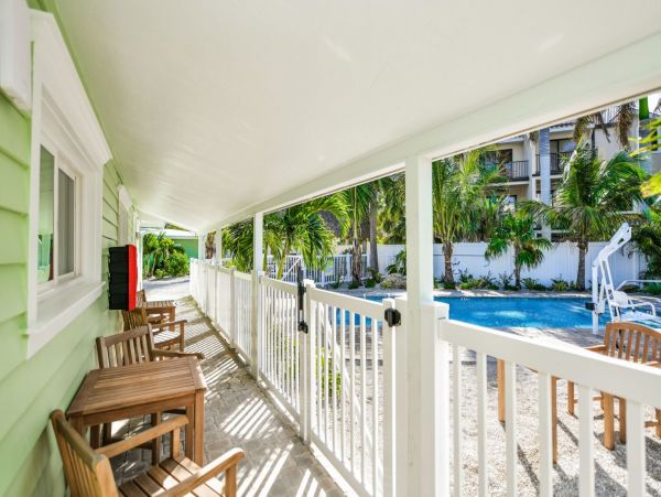 Lovely One Bdm Unit One Block to the Beach in Siesta Key