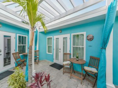 Charming Vacation Rental on Siesta Key. Call Today