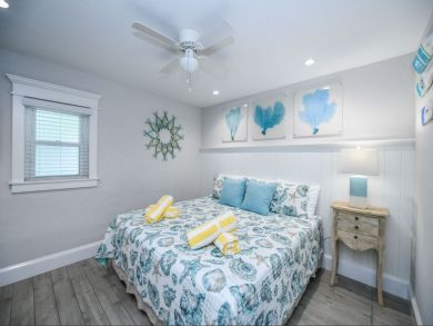 Charming Vacation Rental on Siesta Key. Call Today