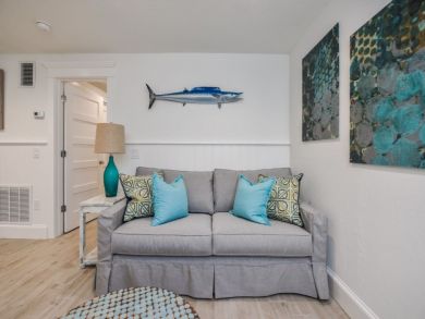 Charming Vacation Rental on Siesta Key. Call Today