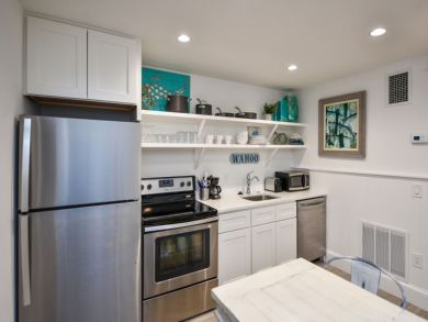 Charming Vacation Rental on Siesta Key. Call Today