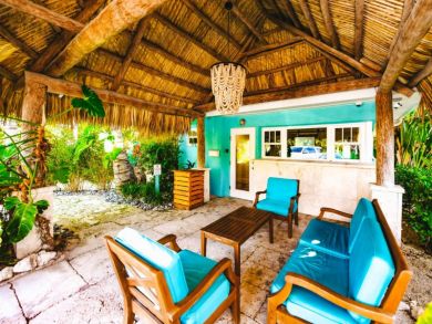 Charming Vacation Rental on Siesta Key. Call Today